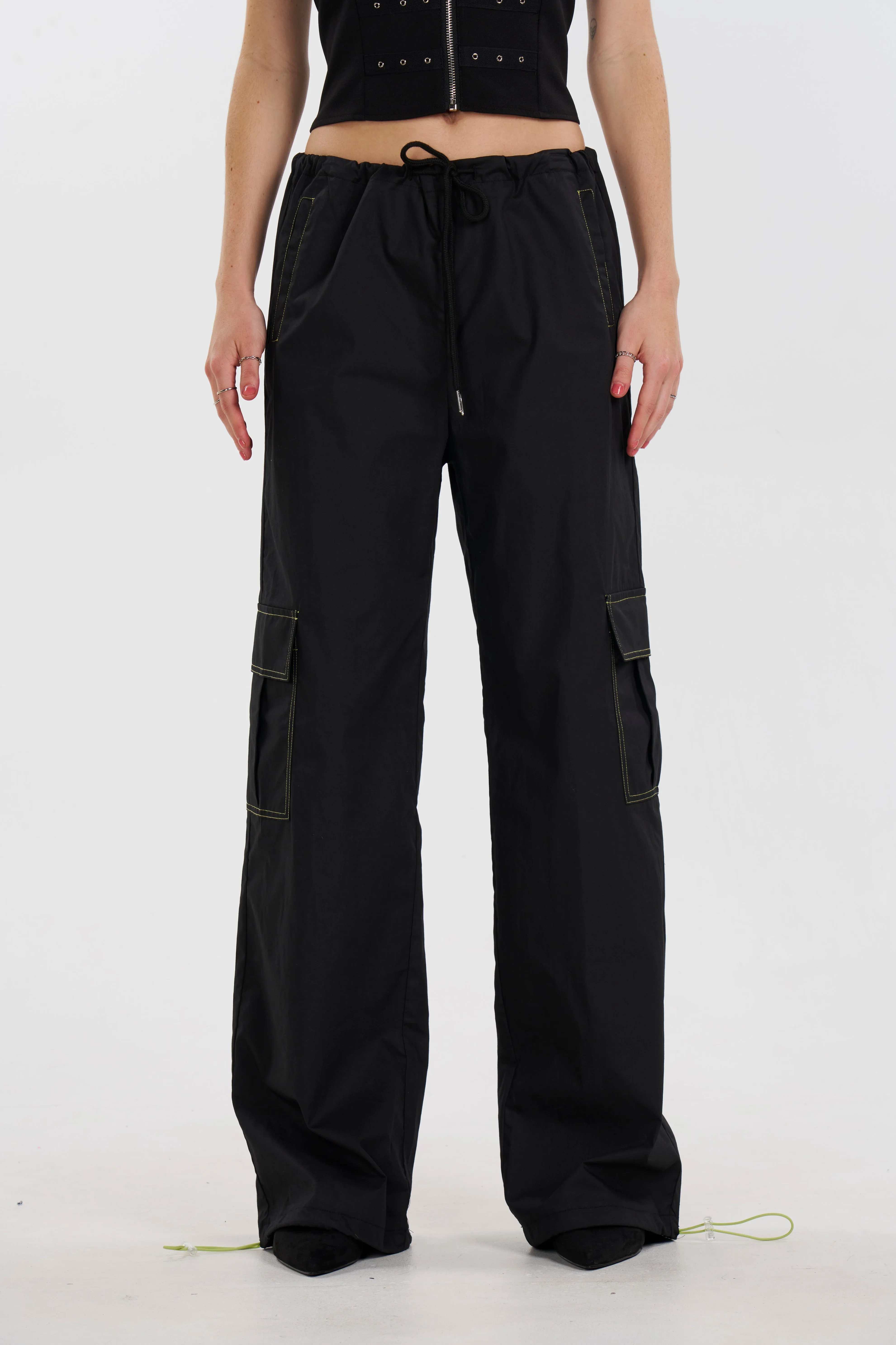 On A Leash Cargo Pants - Black/Green