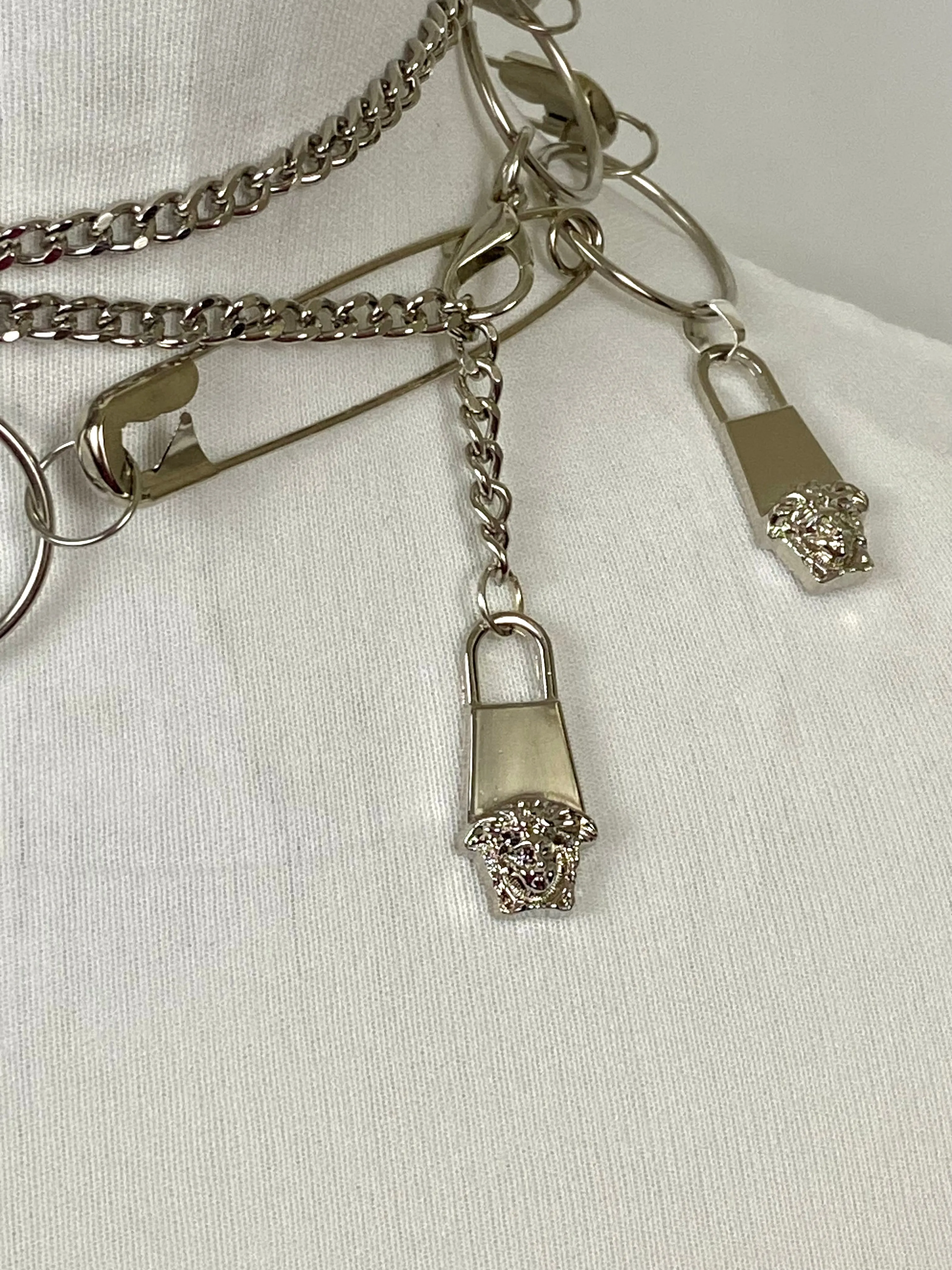 Safety pins chain belt