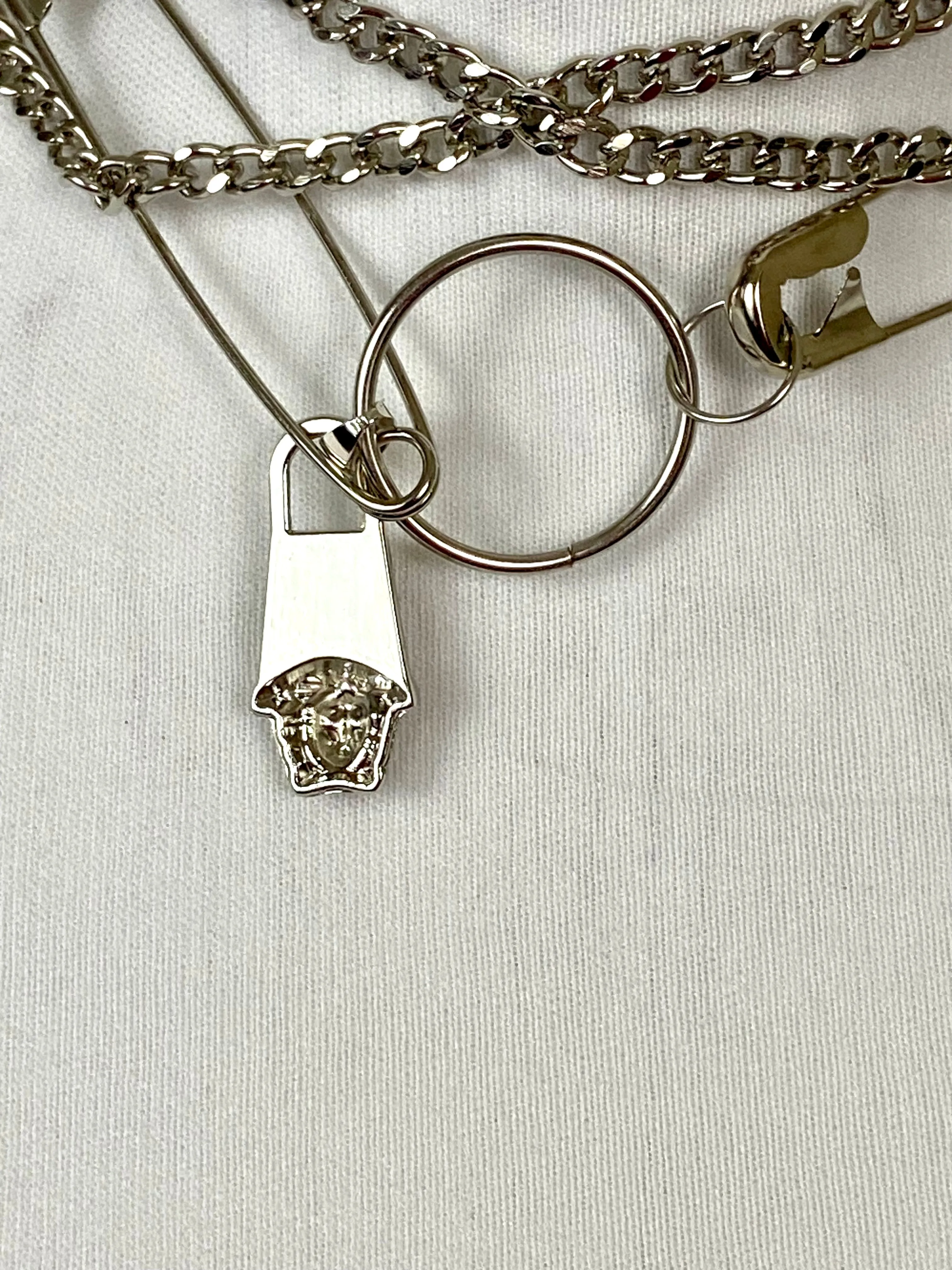 Safety pins chain belt