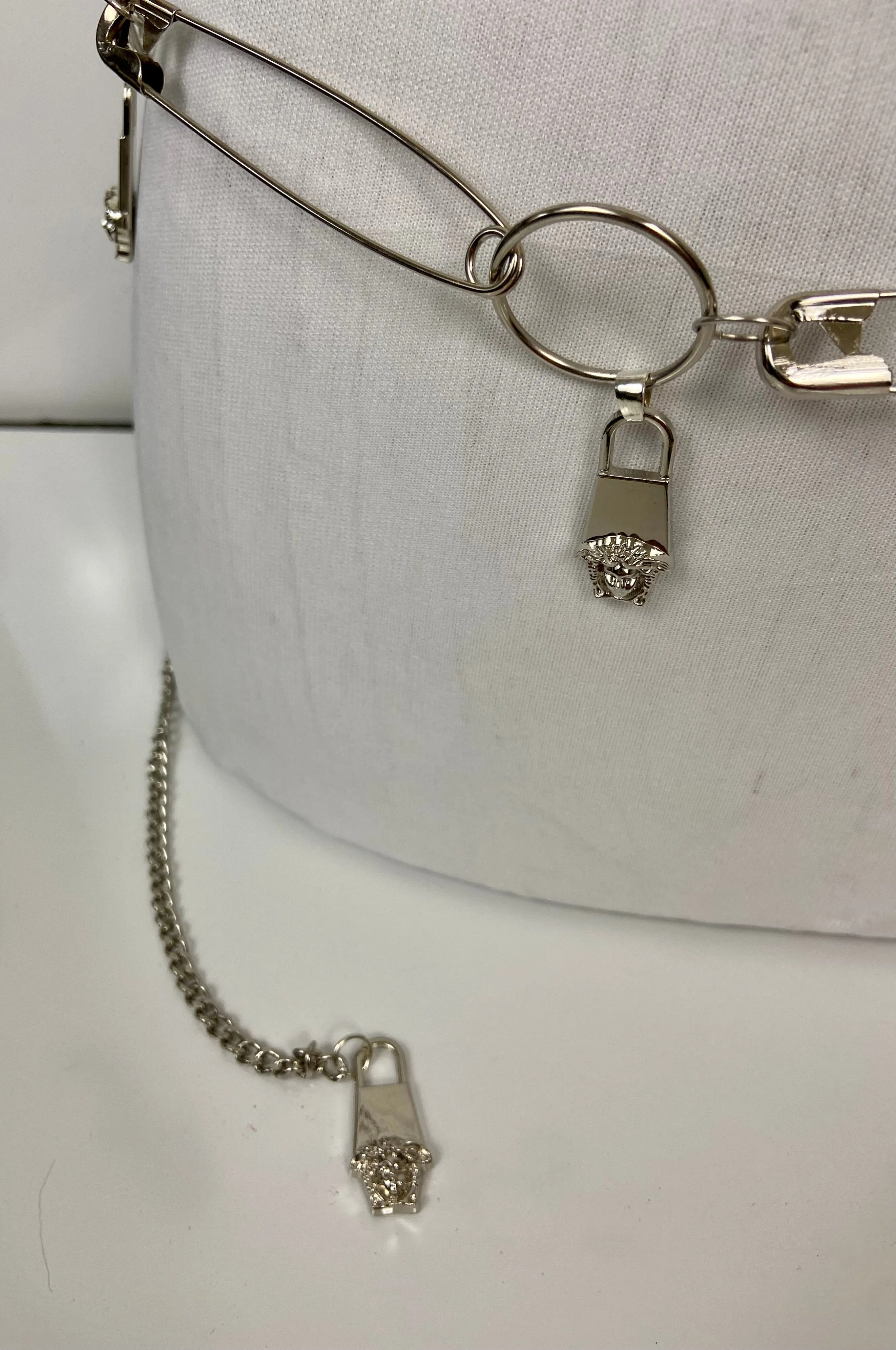 Safety pins chain belt
