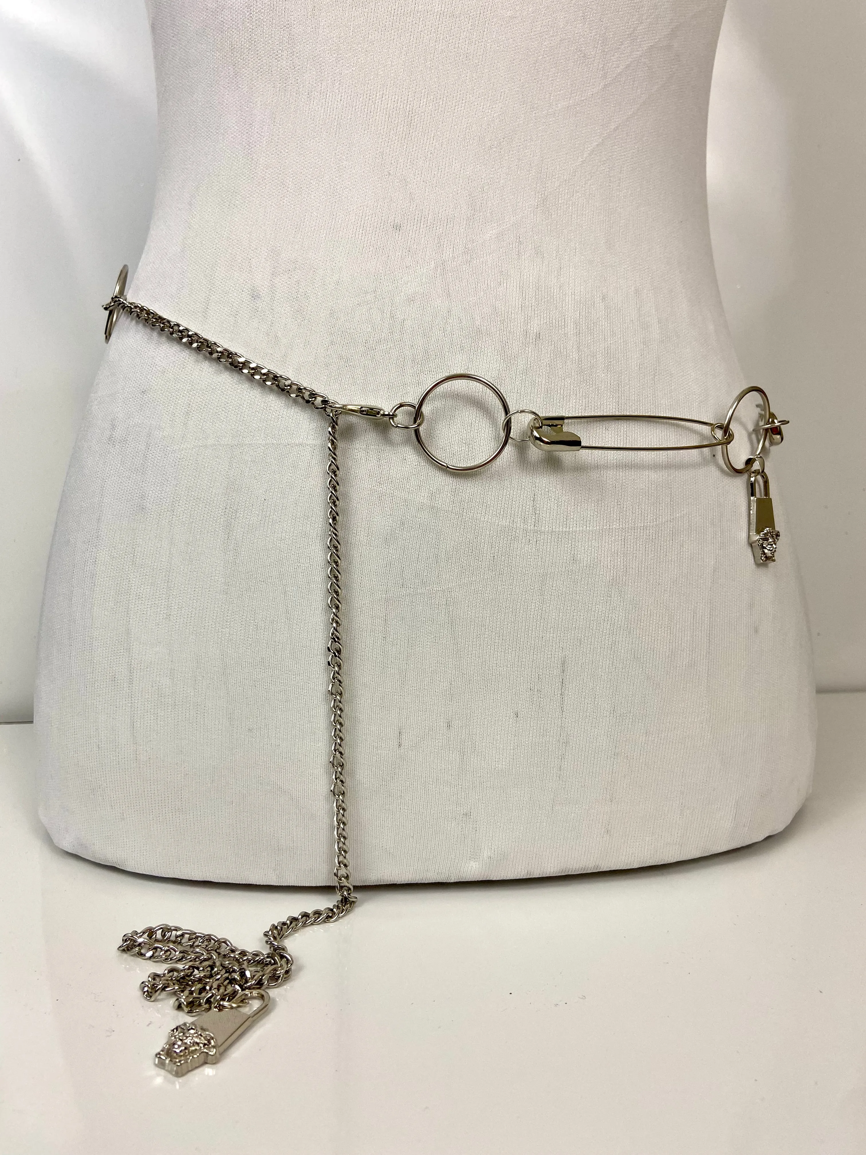 Safety pins chain belt